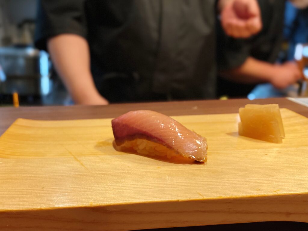 春ぶり燻製　握り寿司